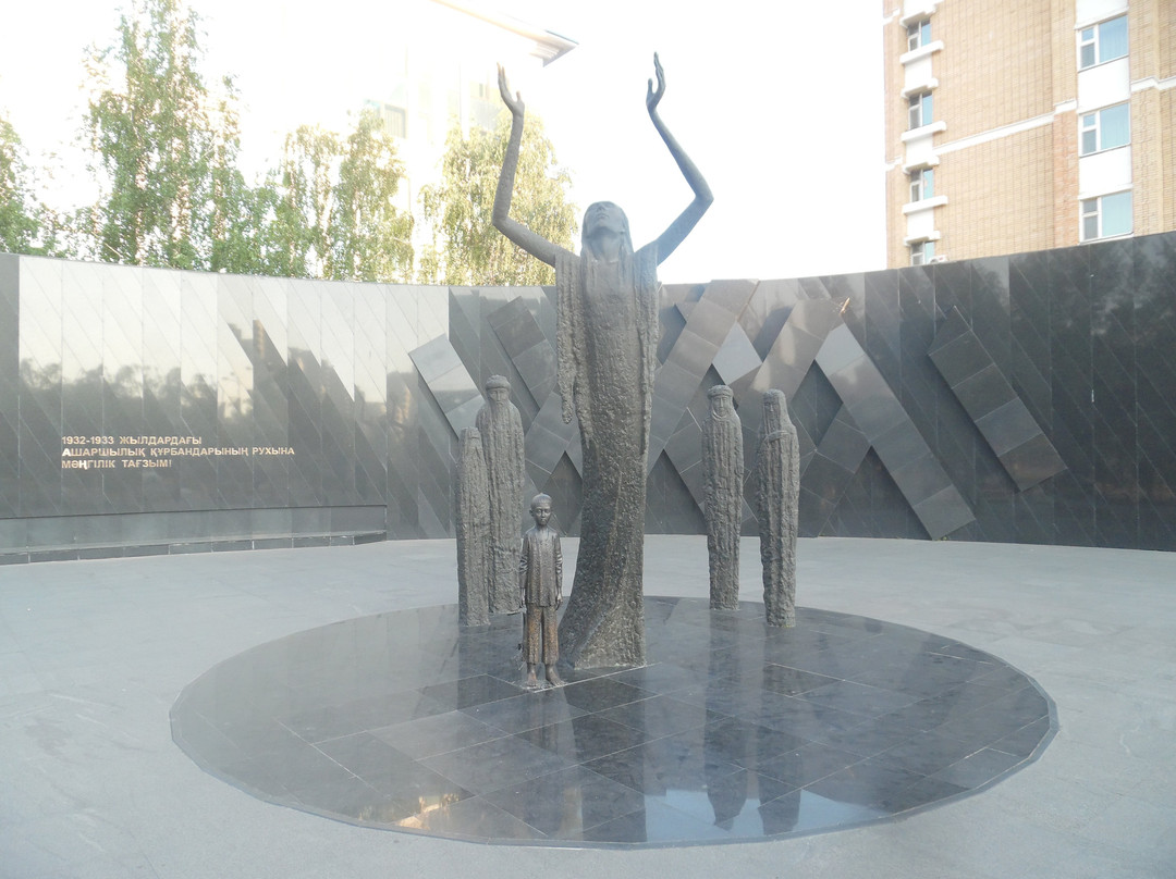 Monument to the Victims of Famine-努尔苏丹必去景点