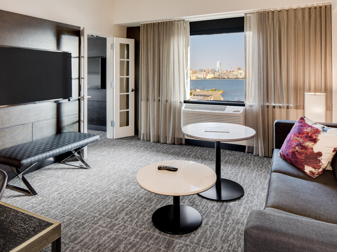 泽西市希尔顿双树套房酒店主图