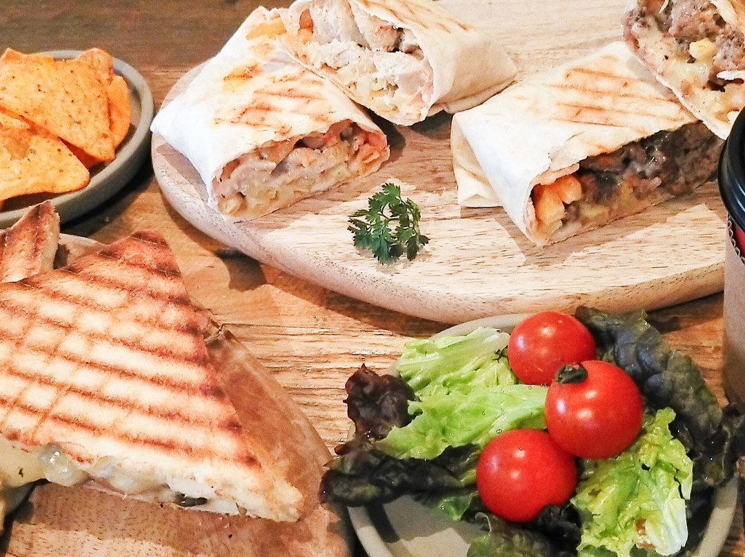 Luxem Café & Bar