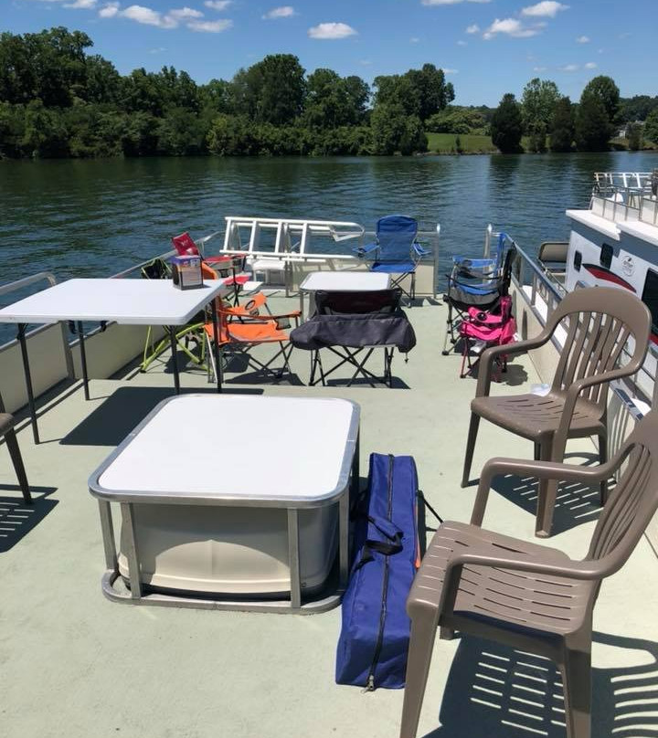 Parrot Cove Boat Rentals景点图片