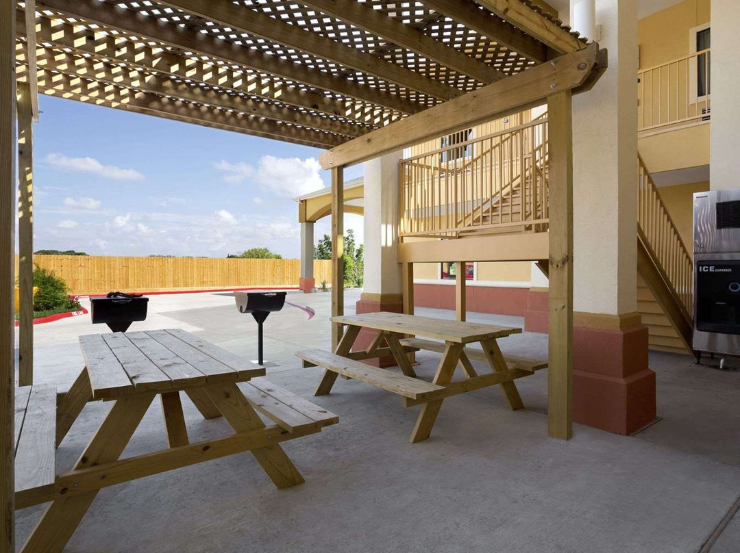 Studio 6 Gonzales, TX主图