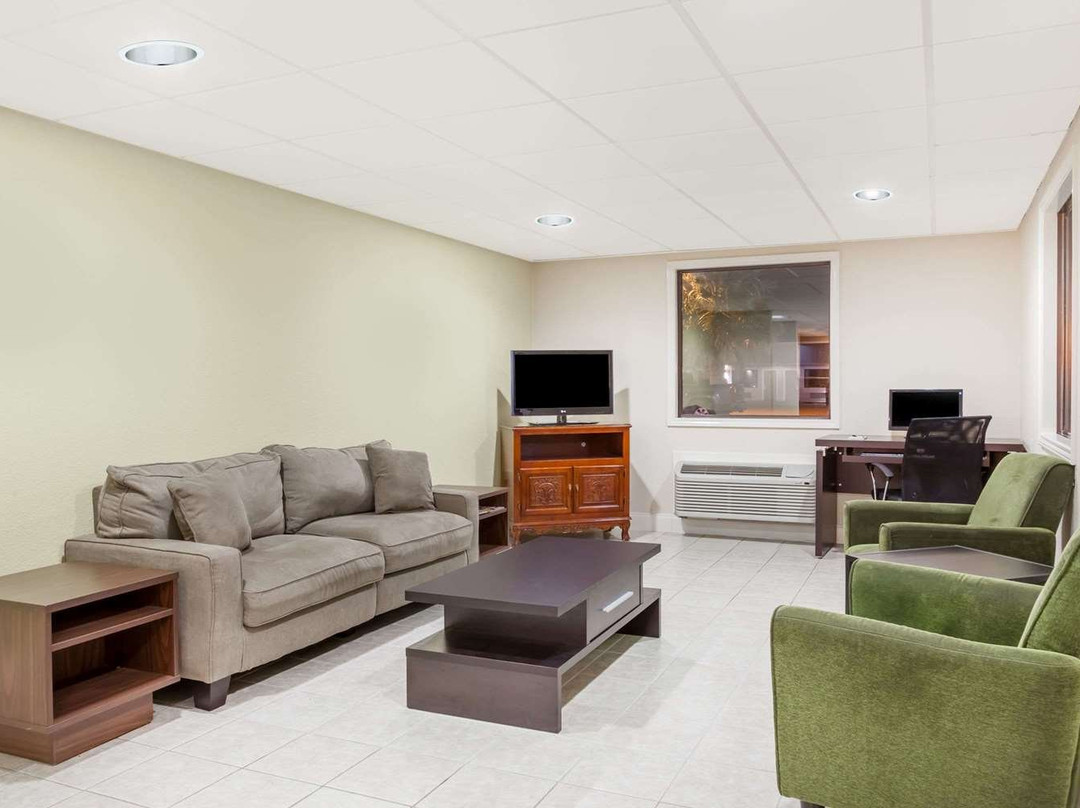 Super 8 by Wyndham Buffalo主图