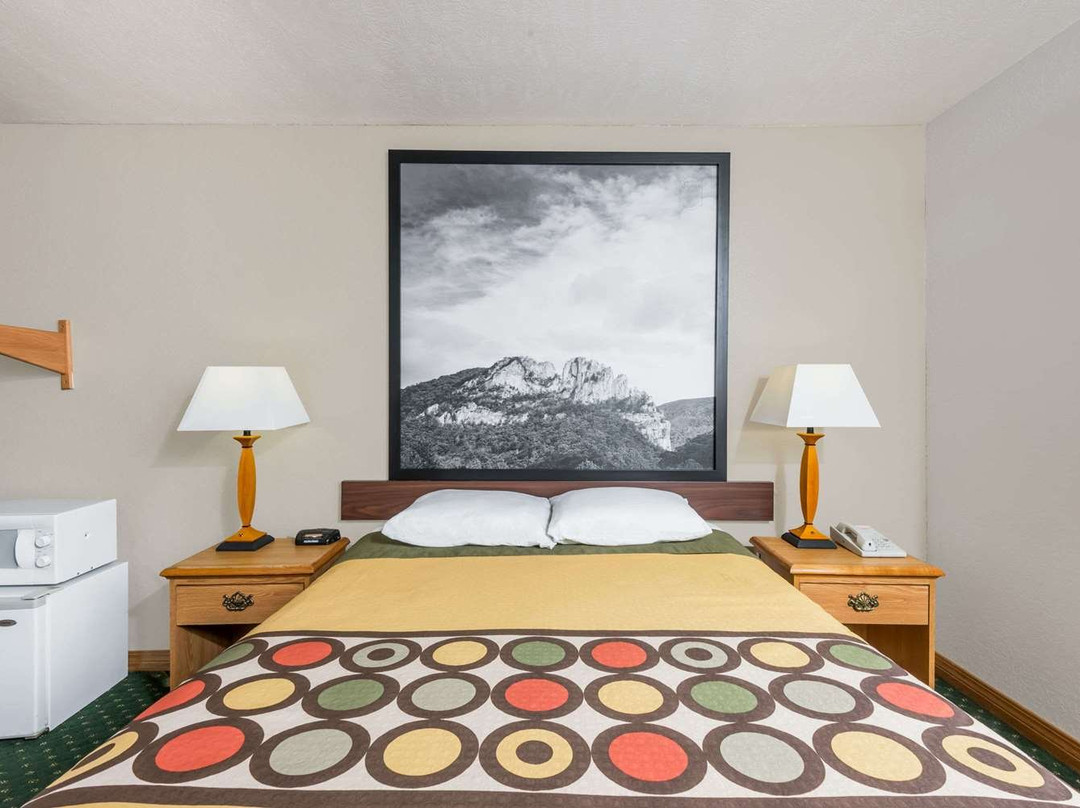 Super 8 by Wyndham Fairmont主图