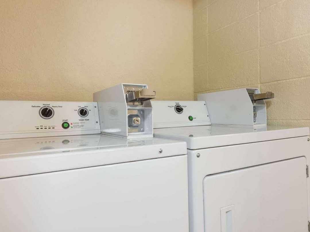 Super 8 by Wyndham Dodge City主图