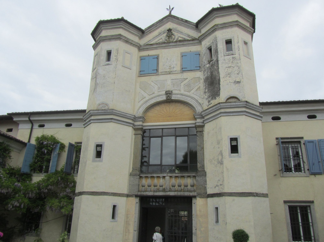 Villa Merlo-Dragoni-Giacomelli-Lovaria必去景点