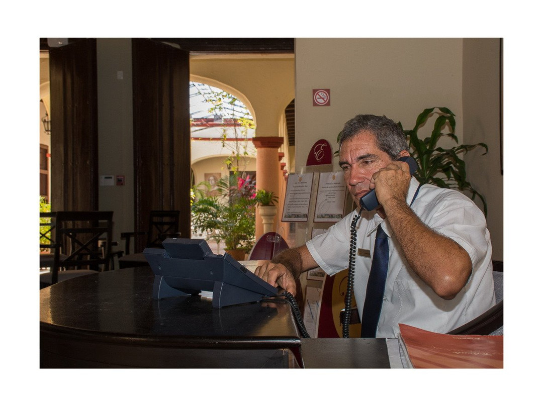 Hotel E La Avellaneda主图