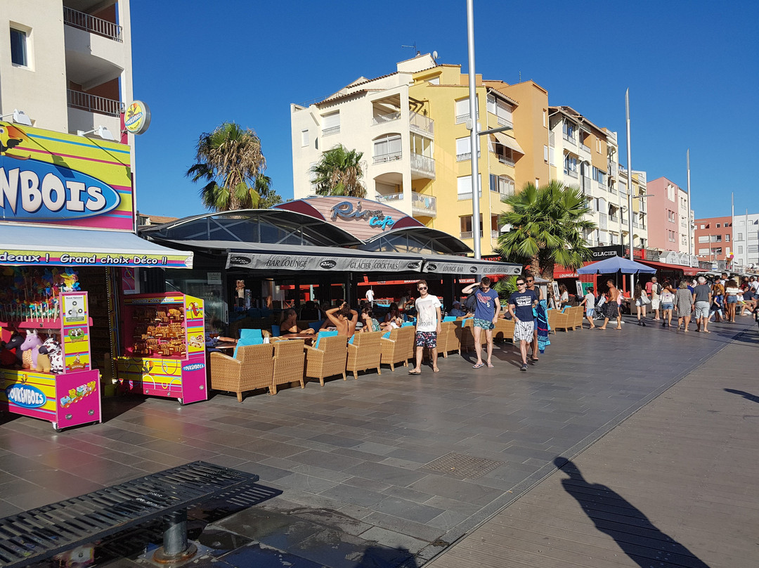 Le Riva Cafe