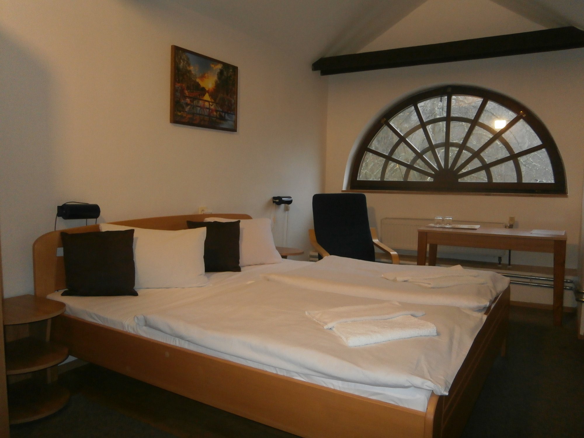 Hotel Dzban-官方