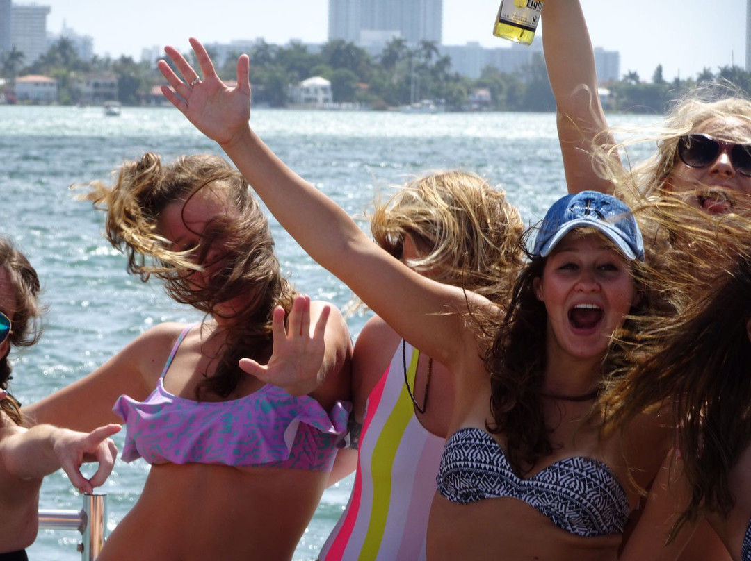 Kustom Charters-劳德代尔堡必去景点