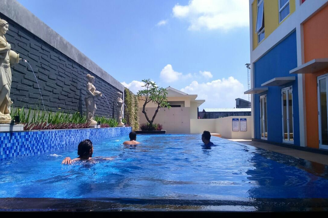 Purwodadi酒店住宿-Front One Hotel