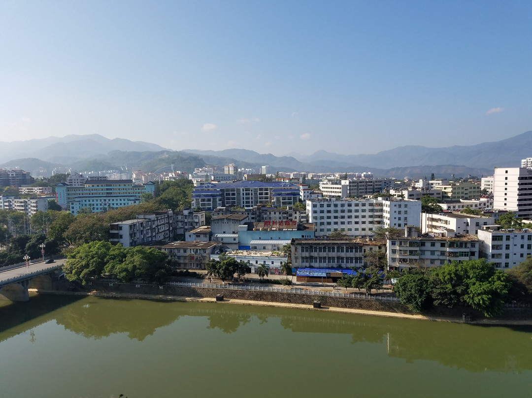 五指山市酒店住宿-珠江水晶酒店