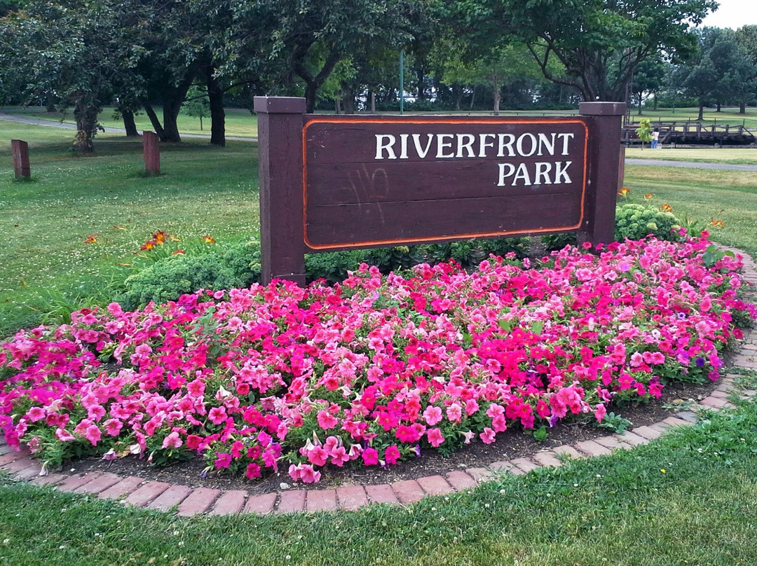 Dan Fogelberg Memorial-皮奥里亚必去景点