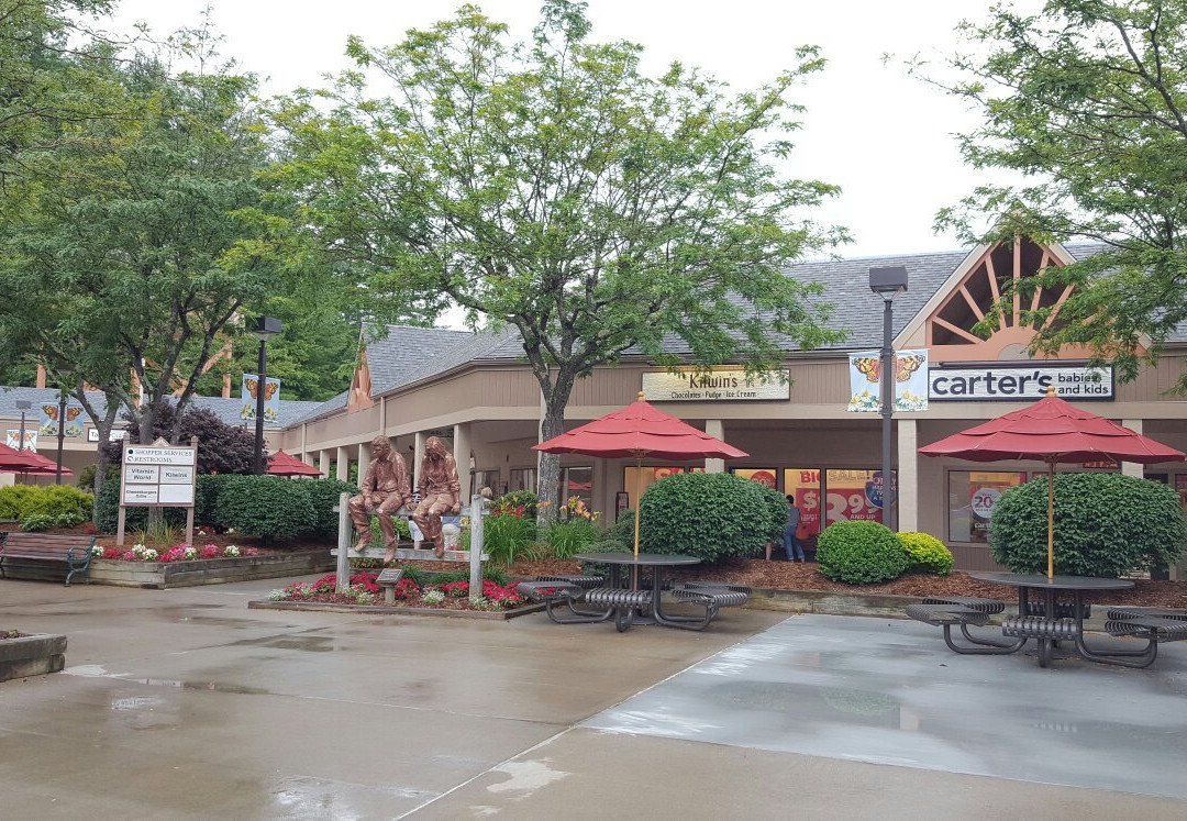 Tanger Outlets Blowing Rock景点图片