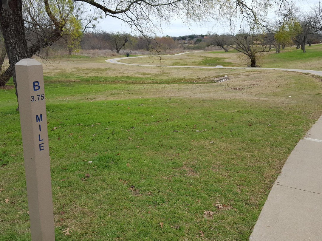 Nob Hill Greenbelt-卡罗尔顿必去景点