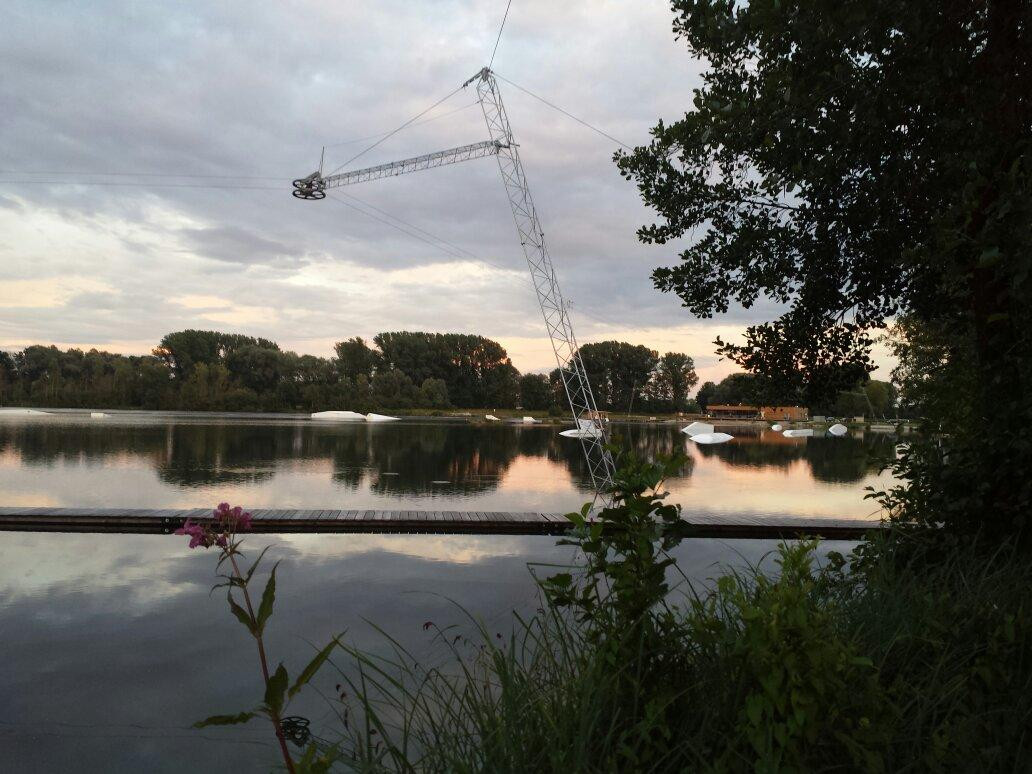 Wake & Groove Wassersportpark景点图片