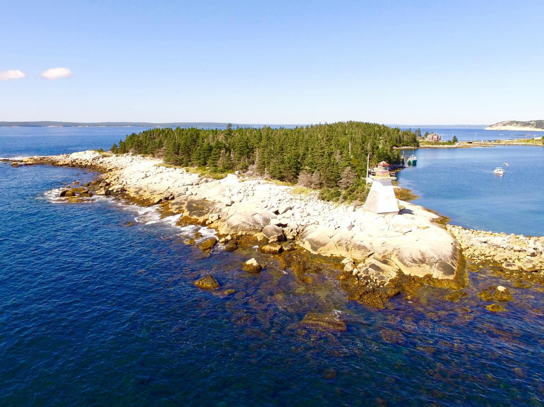 Indian Harbour Lighthouse景点图片