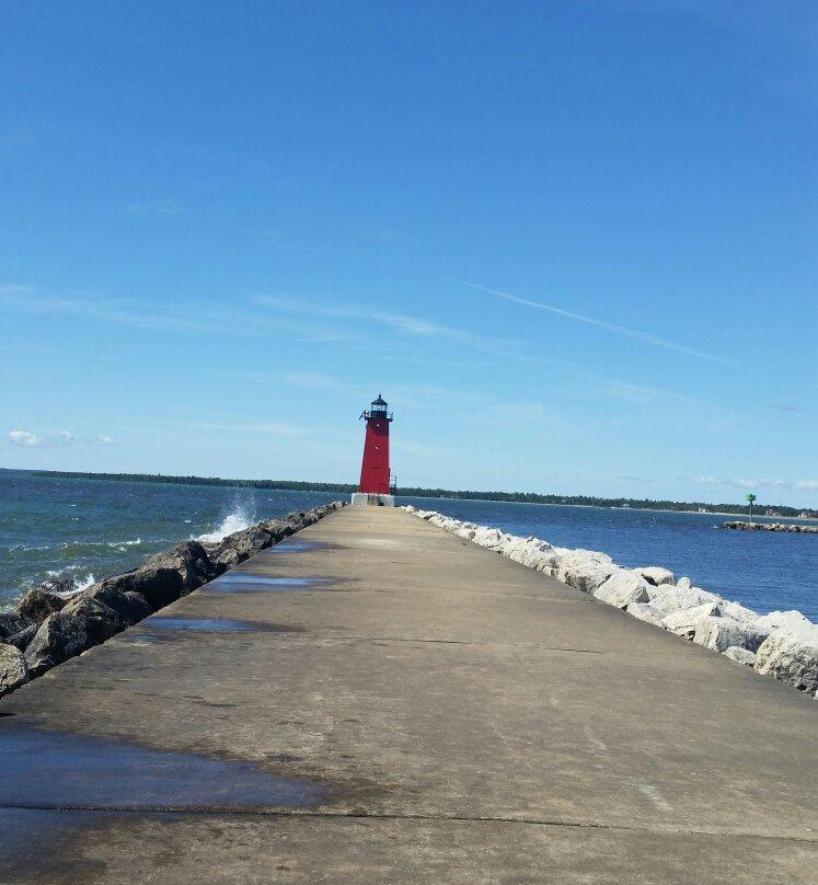 The Manistique Boardwalk and River Walk景点图片