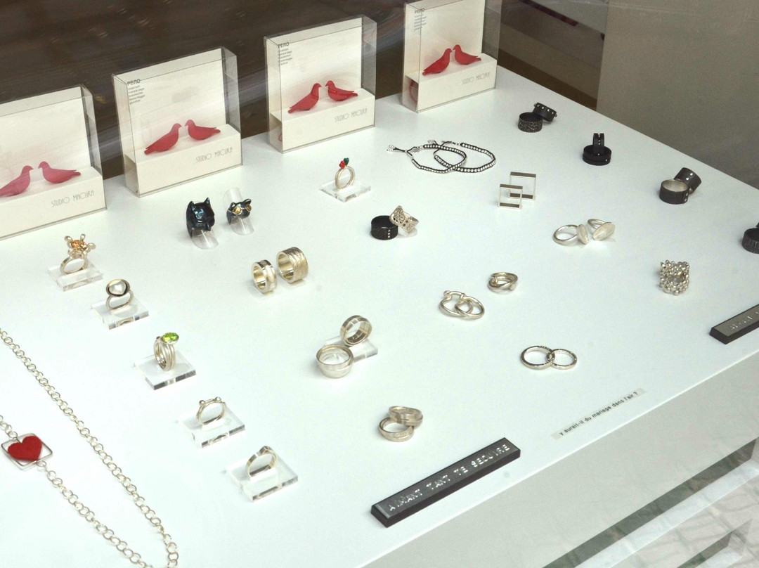 Caractère, atelier galerie bijoux et objets contemporains-纳沙泰尔必去景点