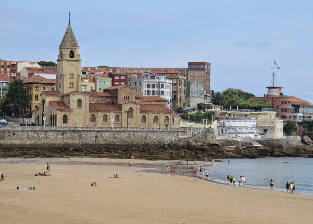 Playa de San Lorenzo-希洪必去景点
