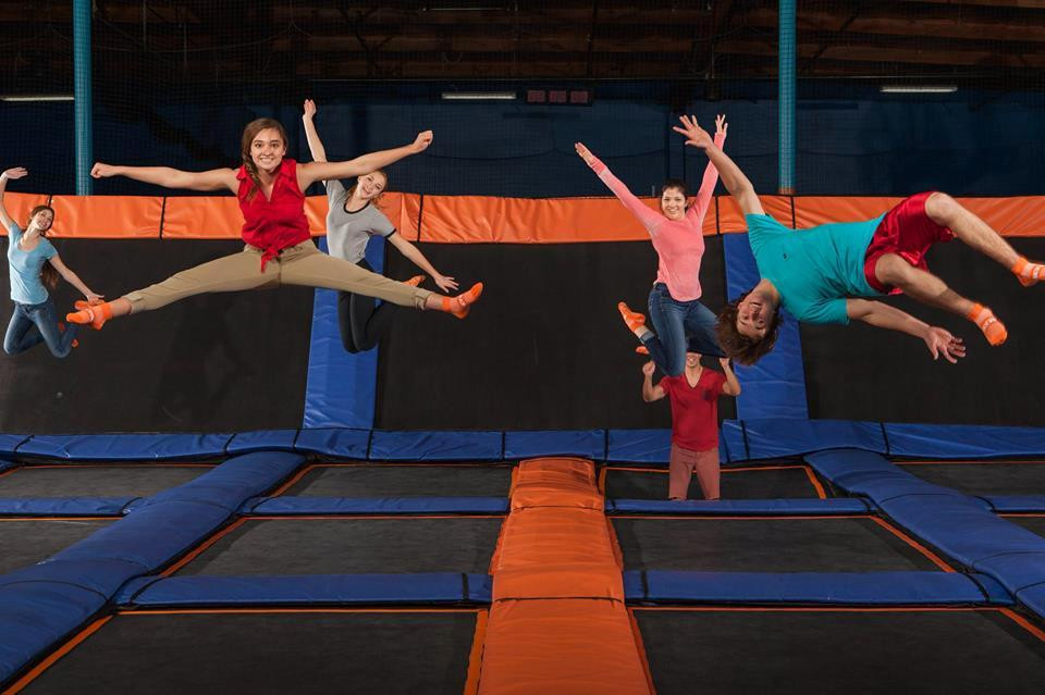 Sky Zone Trampoline Park-埃文斯维尔必去景点