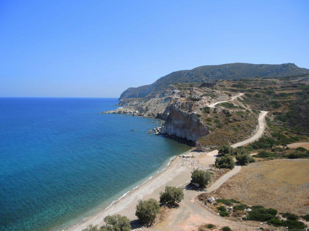 Tria Pigadia Beach-米洛斯岛必去景点