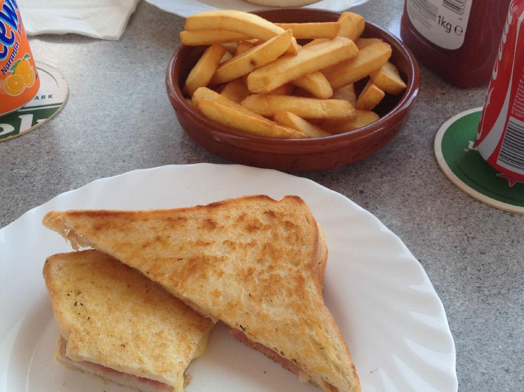 Oasis Bar & Bistro-洛斯克里斯蒂亚诺斯必去景点