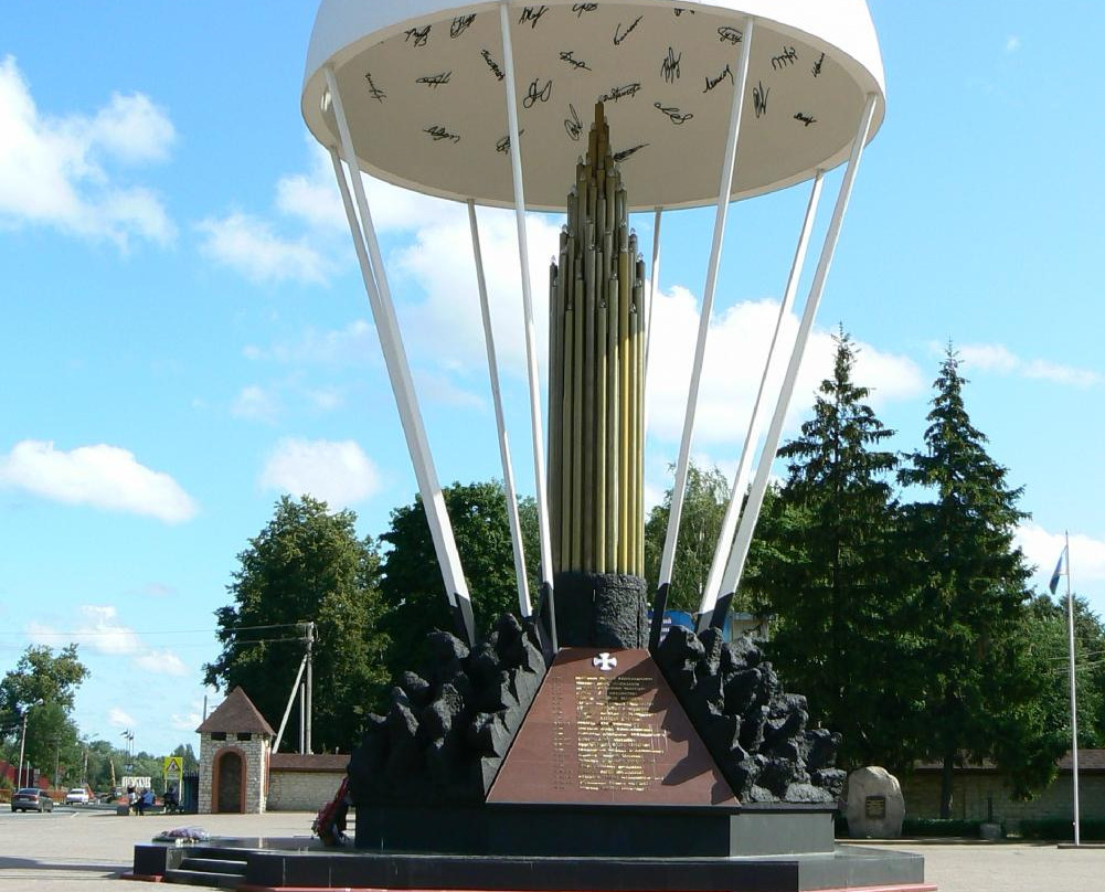 Monument Pskov paratroopers (Dome)景点图片