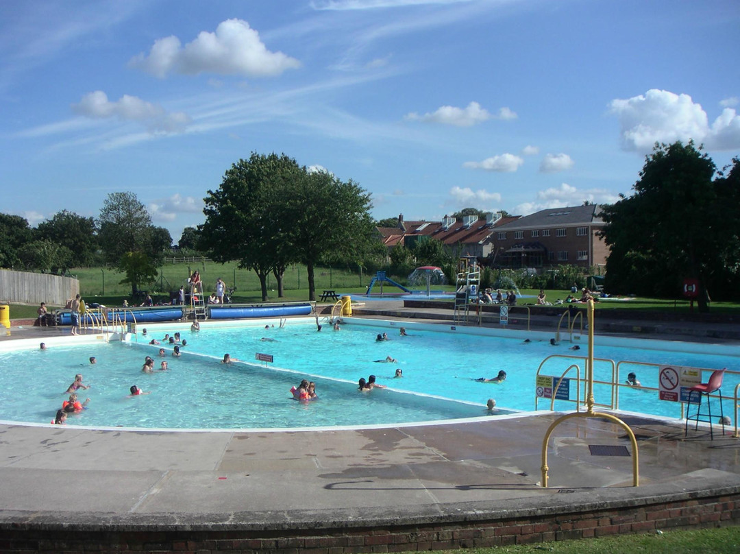 Greenbank Heated Outdoor Swimming Pool景点图片
