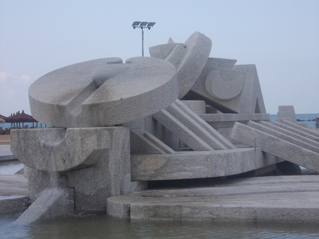 La Fontana Nave di Cascella-佩斯卡拉必去景点