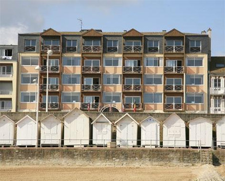 Luc-sur-Mer酒店住宿-温泉酒店及赌场