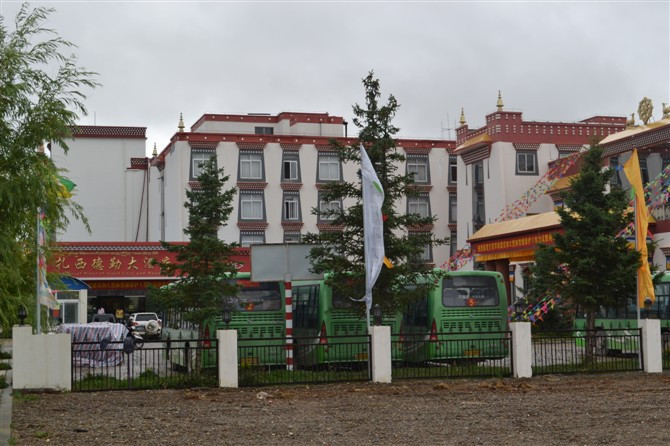 扎西德勒大酒店主图