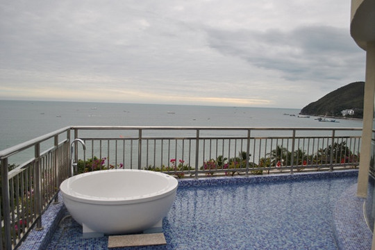 三亚鹿颐海景酒店（大东海海水浴场店）主图