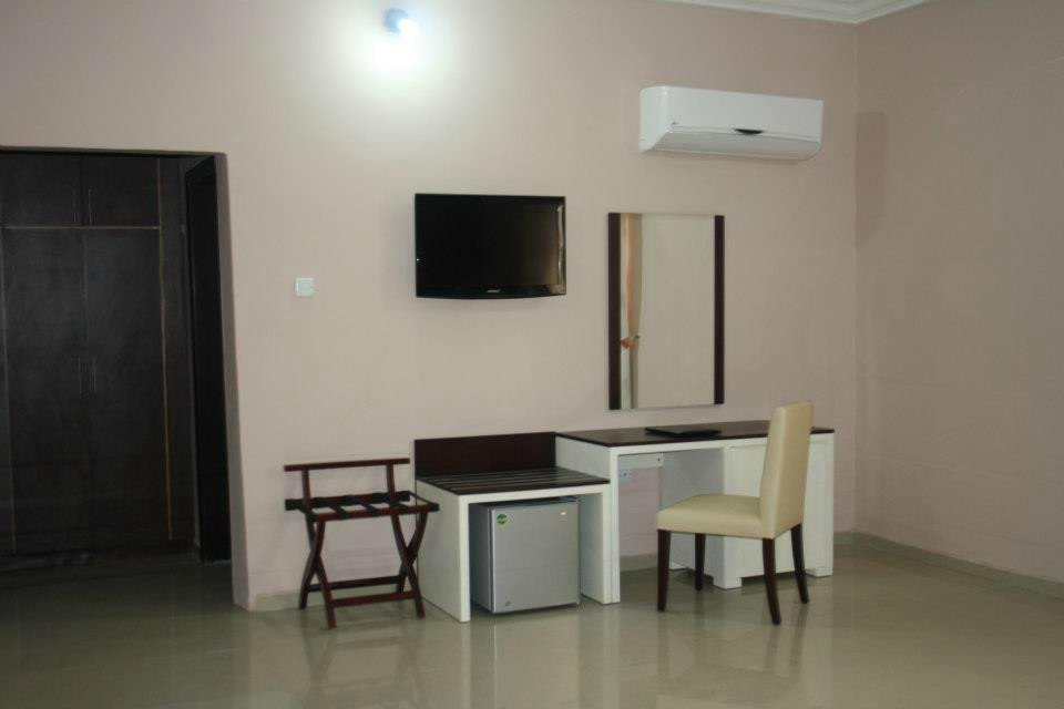 Lake Crescent Hotel主图