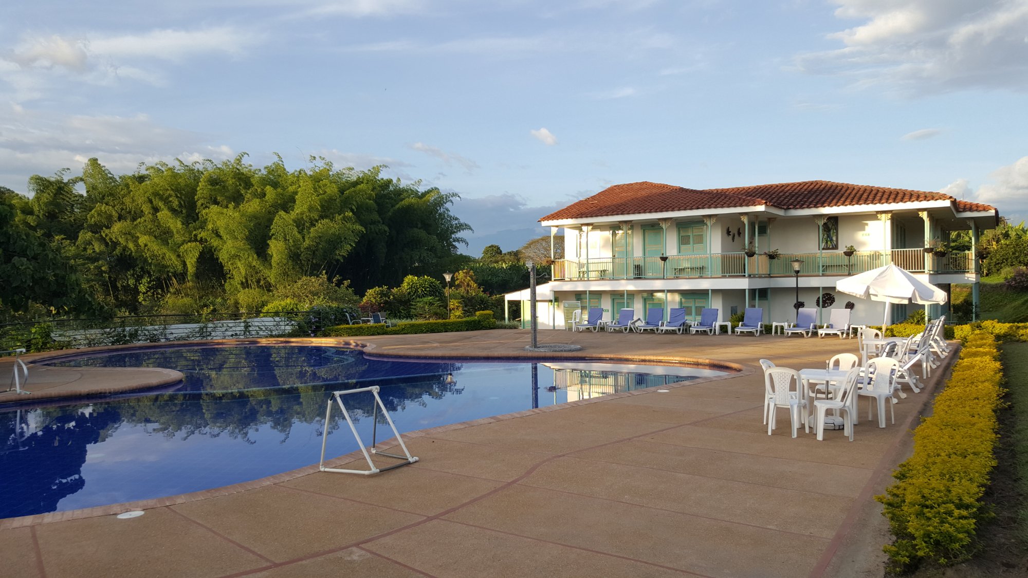Hotel El Eden Parque Del Cafe-泳池