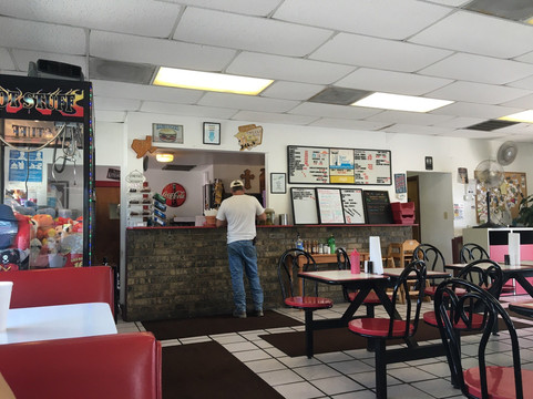 Elmendorf餐馆和美食-Tom's Burgers & More