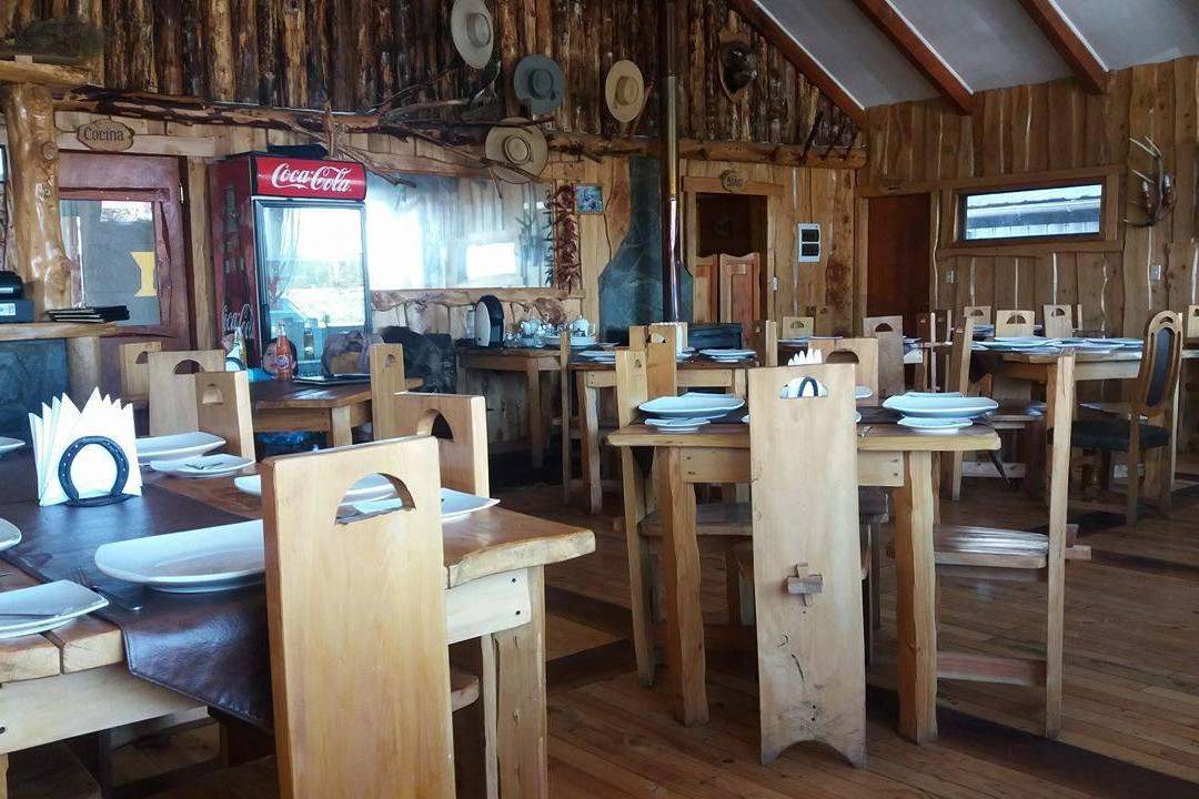 Los Lagos餐馆和美食-Ma & Fe Restaurant