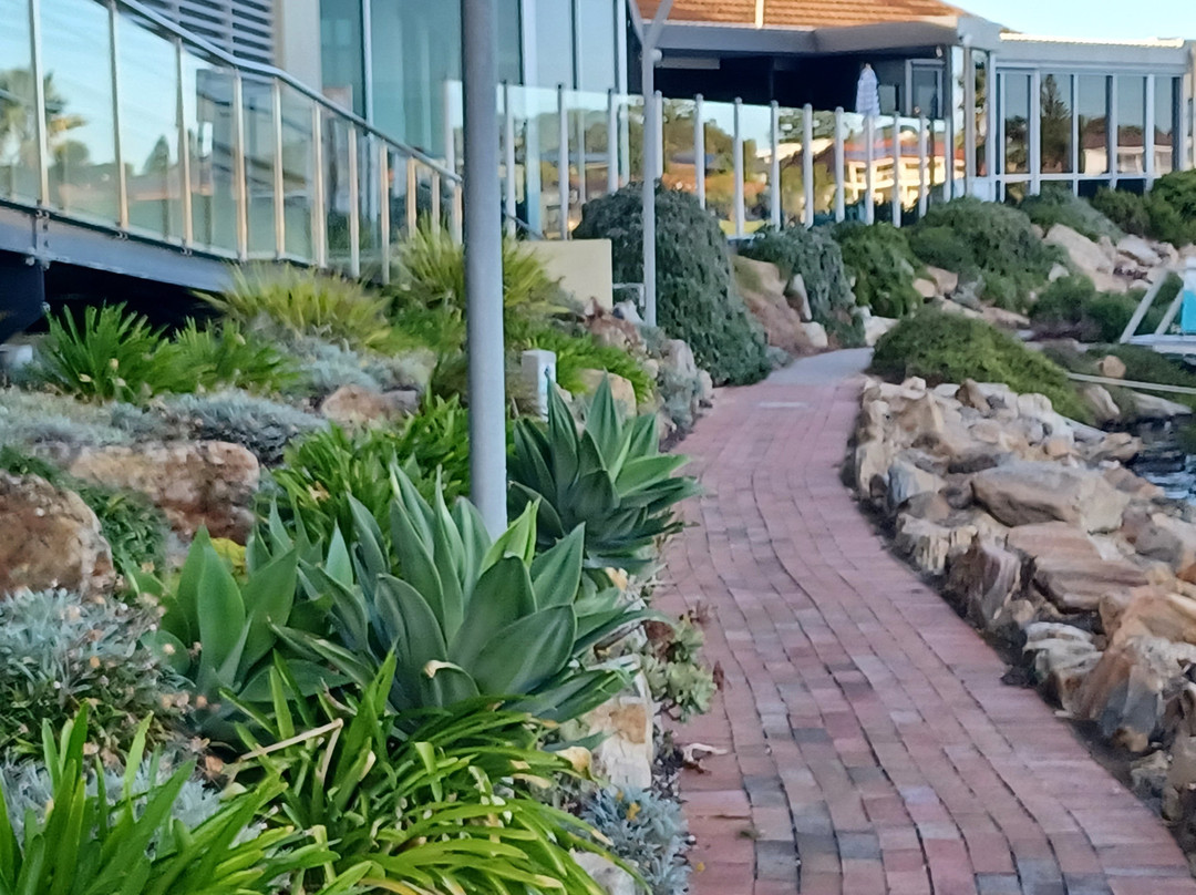 湖泊度假村酒店主图