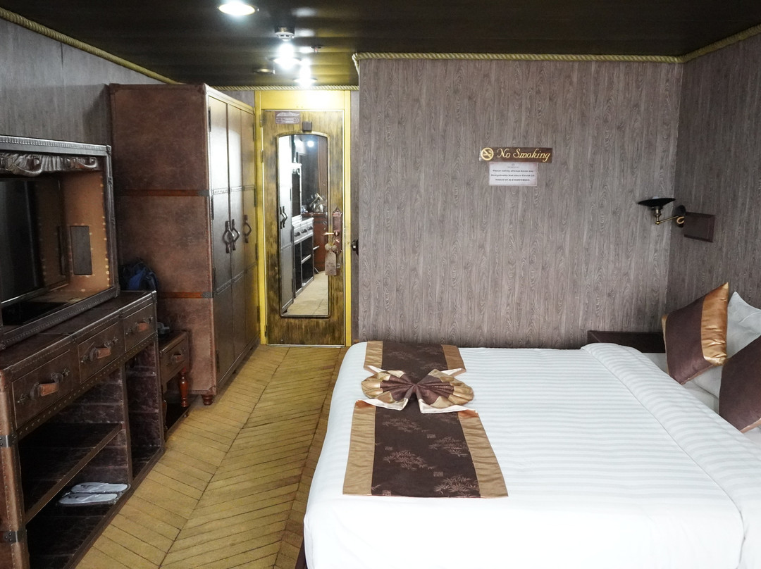 复古豪华游艇酒店主图