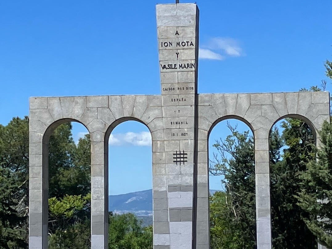 Monumento a Mota y Marin景点图片