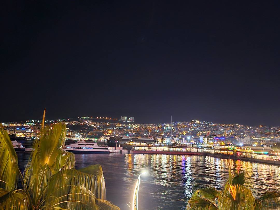 伊思索瓦利岛酒店主图