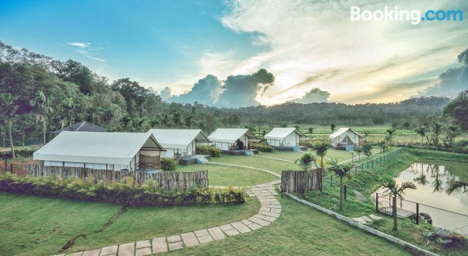 Red Berry's Luxury Stays