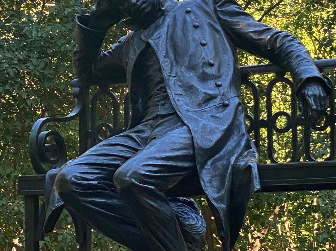 Monument to Pushkin-Lyceum Student-普希金必去景点