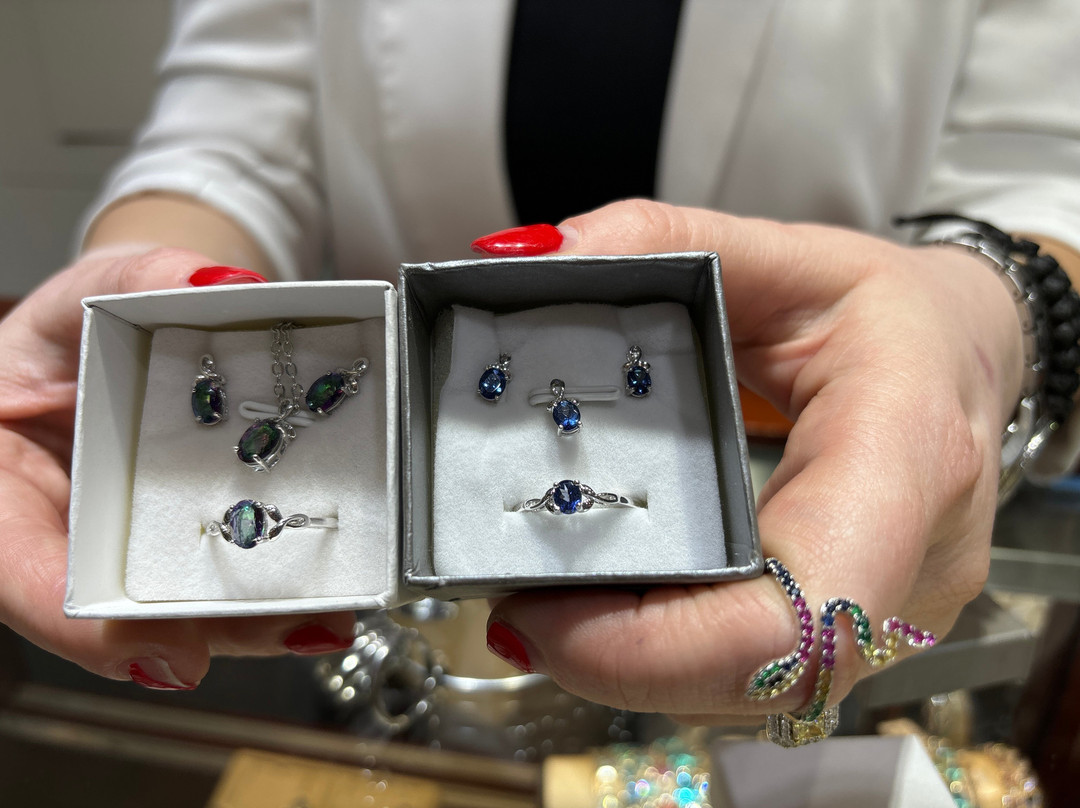 Jewels by Kris-朱诺必去景点