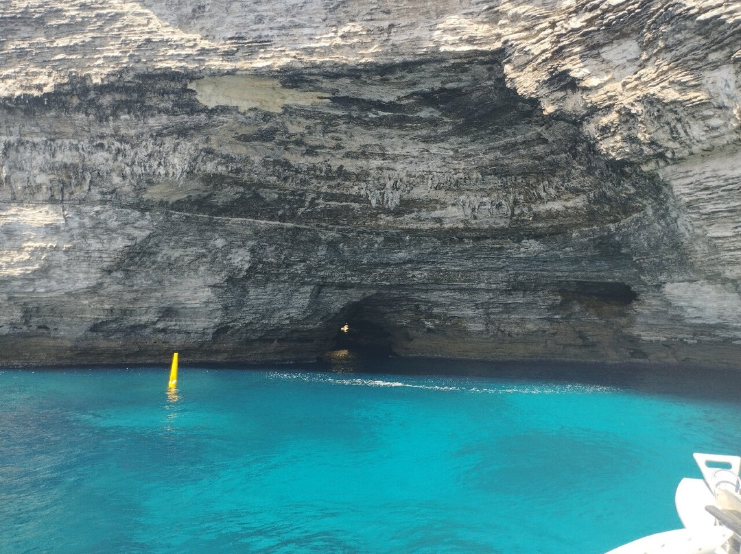 Bonifacio cliffs and caves景点图片
