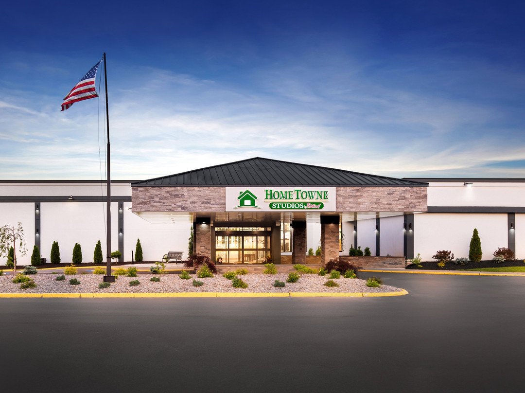 Hometowne Studios & Conference Center By Red Roof Cortland