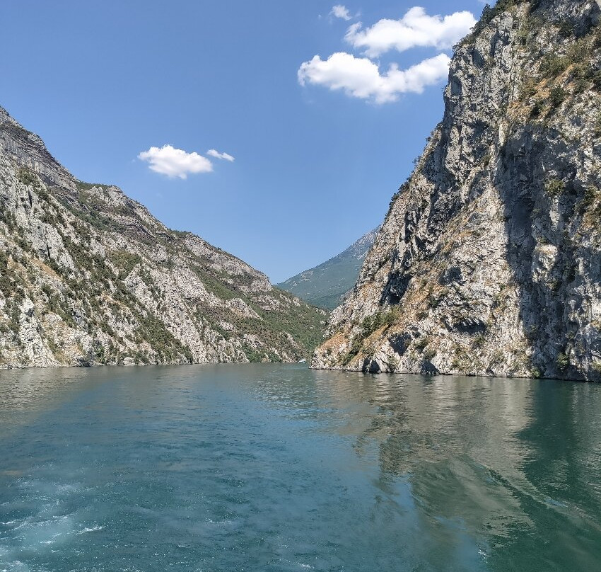 Komani Lake景点图片