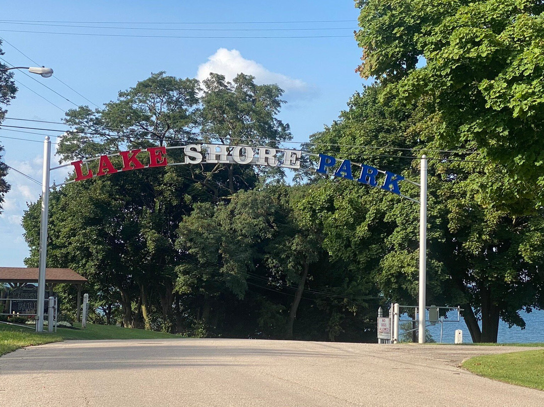 Lake Shore Park景点图片