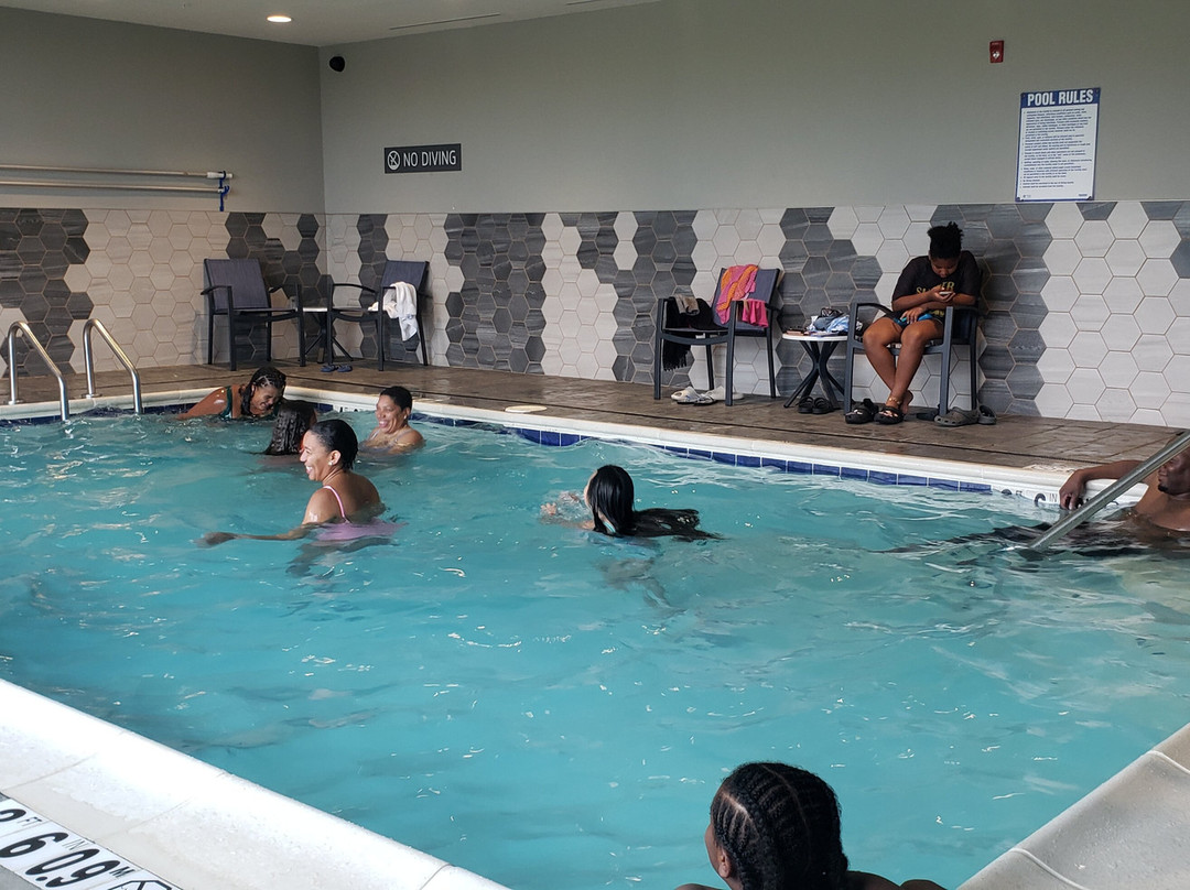 La Quinta Inn & Suites by Wyndham Bardstown主图