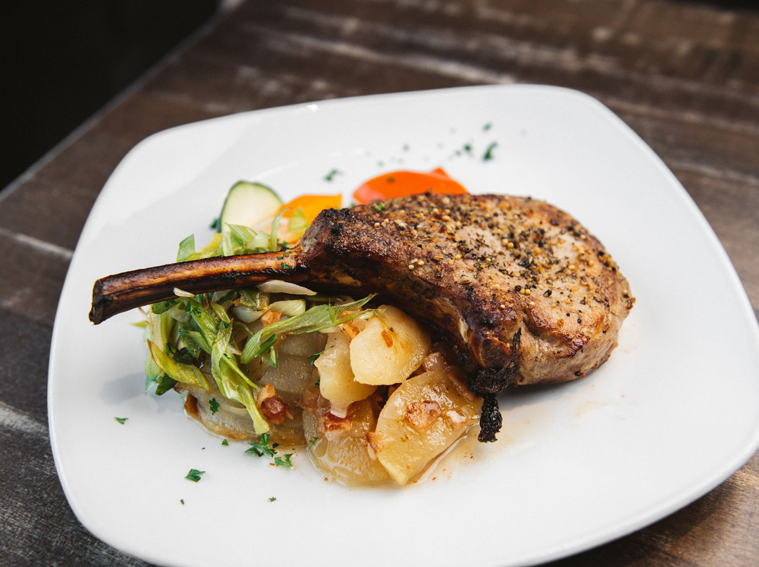 黄刀镇餐馆和美食-Traders Grill