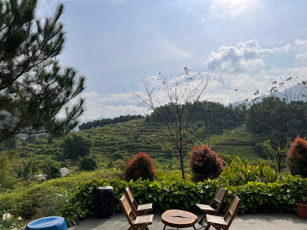 Tớ Dày Du Già Village主图